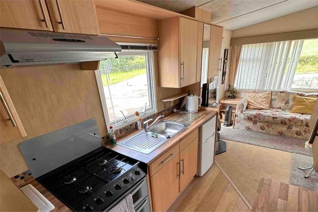 4-Bedroom Cosalt Caravan In Uddingston, Glasgow ภายนอก รูปภาพ