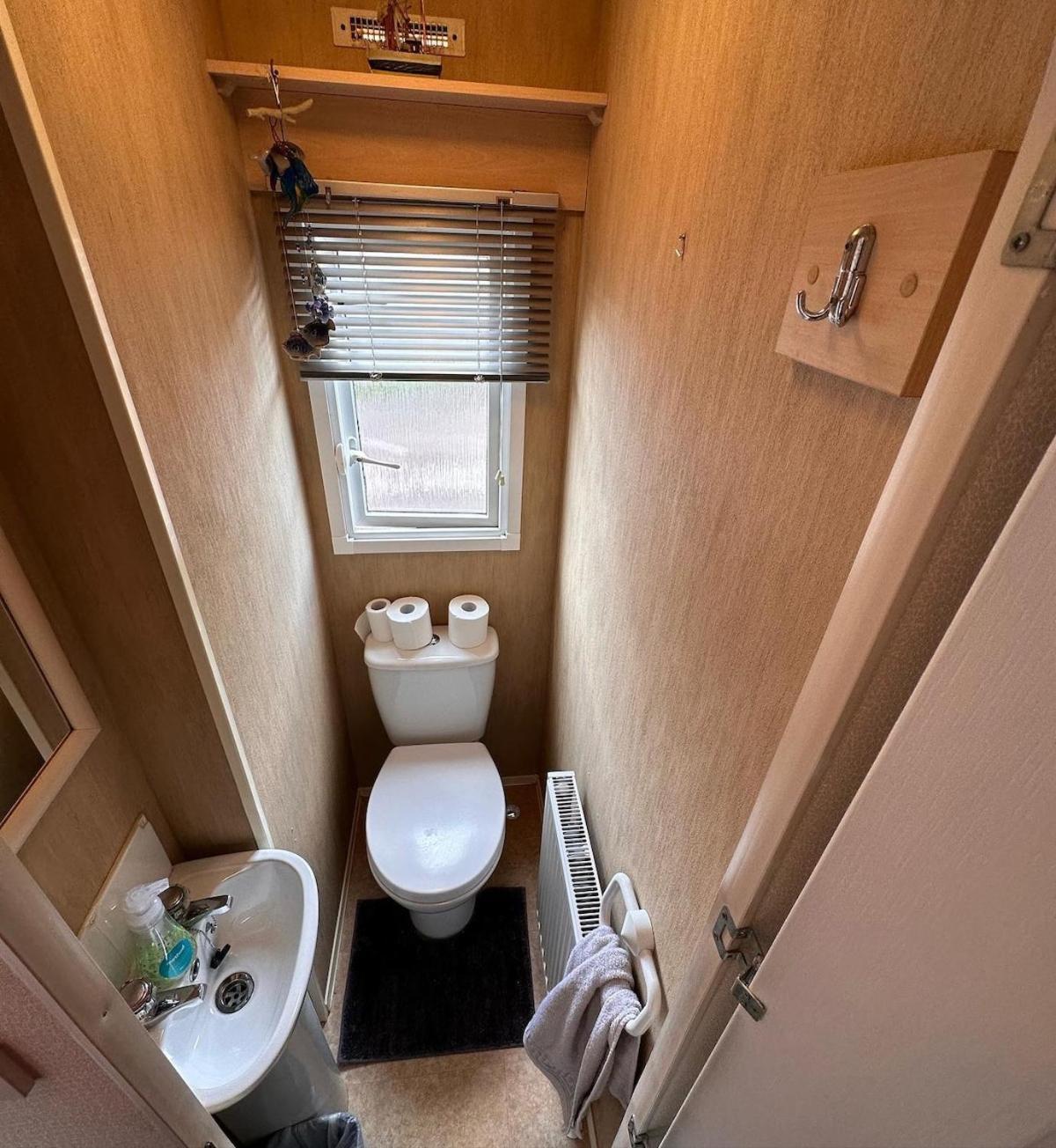 4-Bedroom Cosalt Caravan In Uddingston, Glasgow ภายนอก รูปภาพ