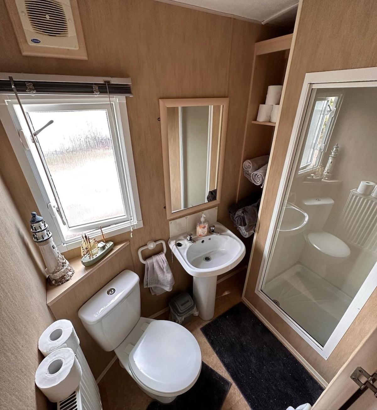 4-Bedroom Cosalt Caravan In Uddingston, Glasgow ภายนอก รูปภาพ