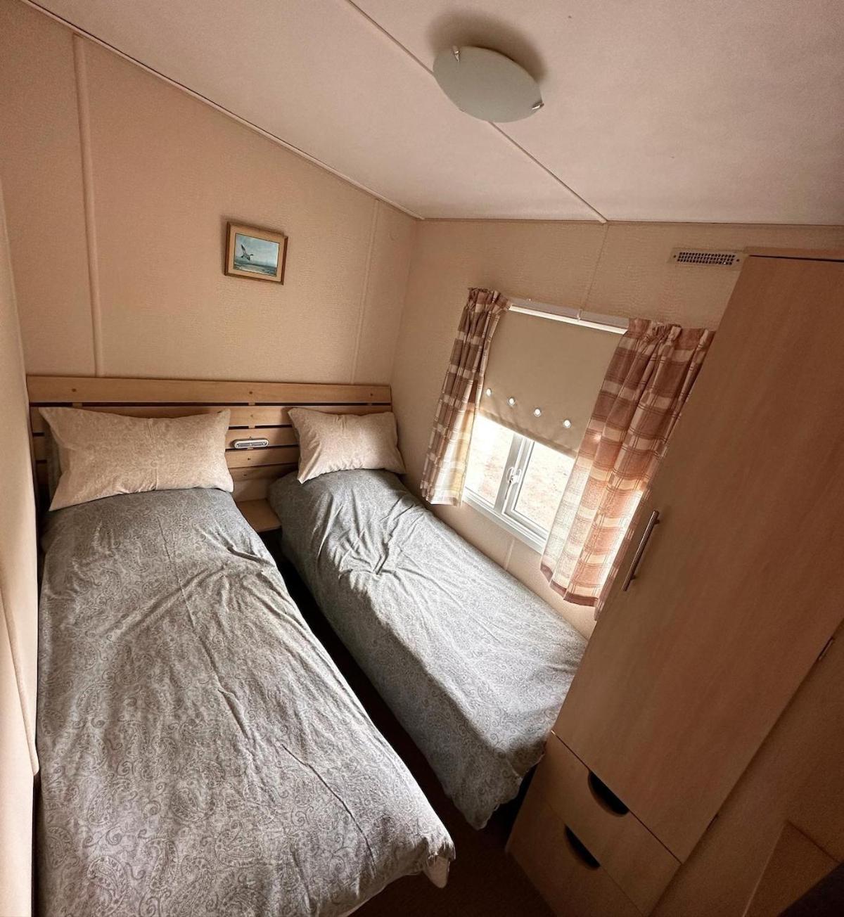 4-Bedroom Cosalt Caravan In Uddingston, Glasgow ภายนอก รูปภาพ